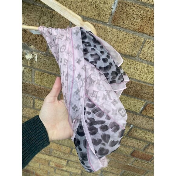 Pink 100% Silk Louis Vuitton Monogram Scarf - Picture 3 of 16